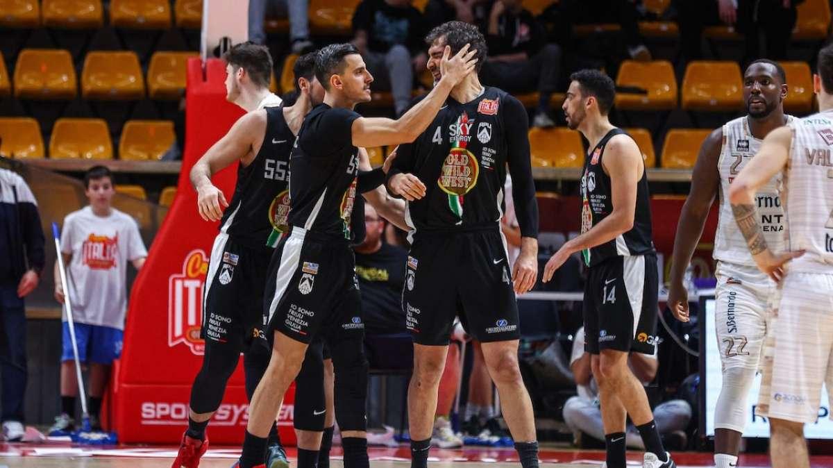 Apu Udine-Cantù 102-110, LE PAGELLE: bianconeri eroici, superiori a tutto e a tutti