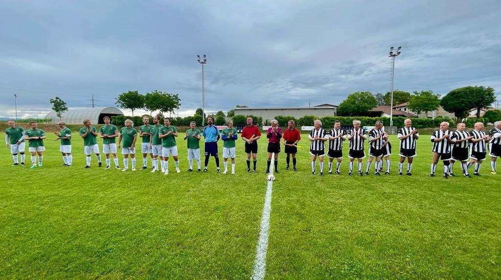 Vecchie glorie dell'Udinese in campo a San Vito al Torre contro la Rappresentativa giornalisti Triveneto 