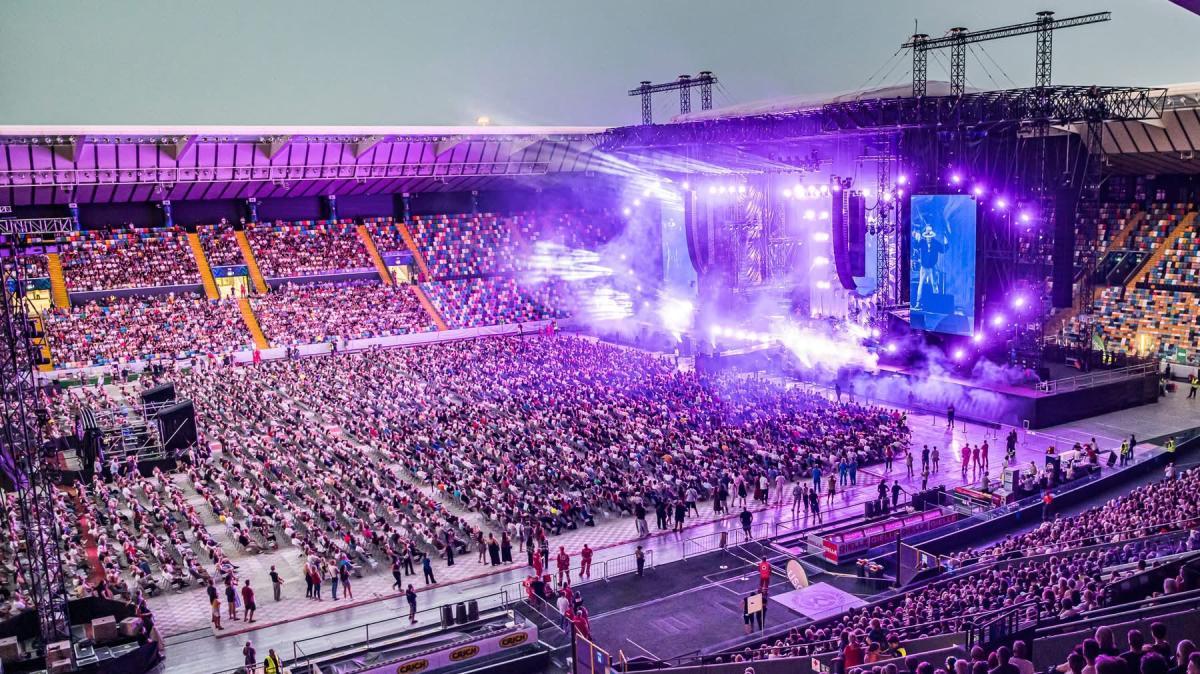 Zucchero inaugura il tour italiano al Bluenergy Stadium di Udine: circa 20000 gli spettatori presenti