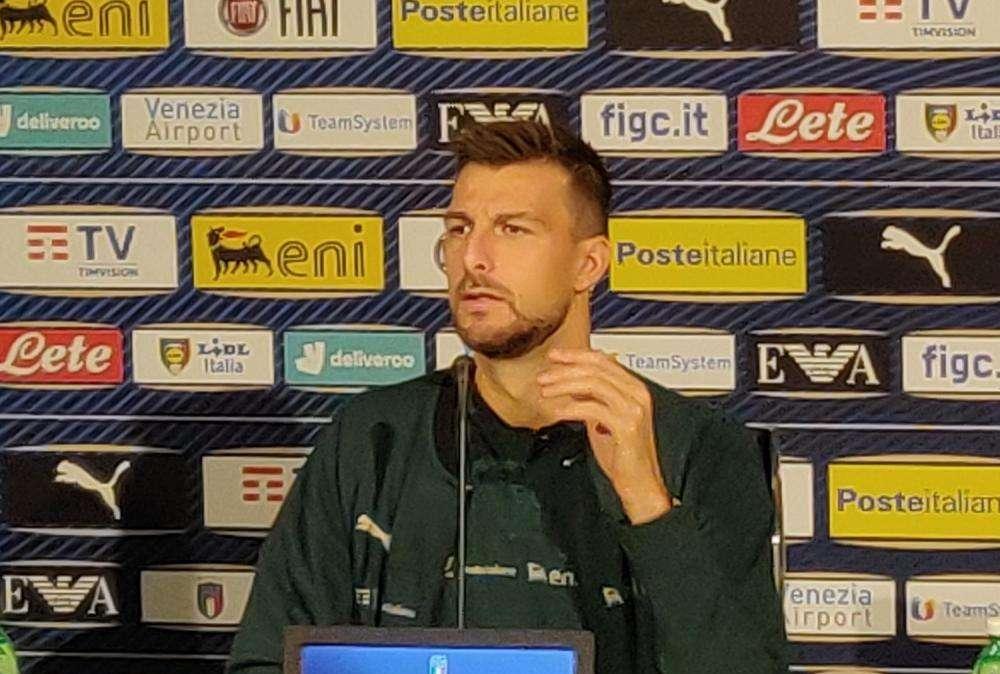Italia, Acerbi: "Questa Nazionale ha problemi di personalità? Io non alcun problema, anche se ho un palla sola"