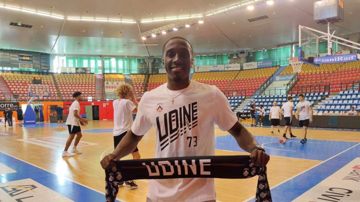 Apu Udine, è arrivato in città Sherill: al via la sua esperienza in bianconero