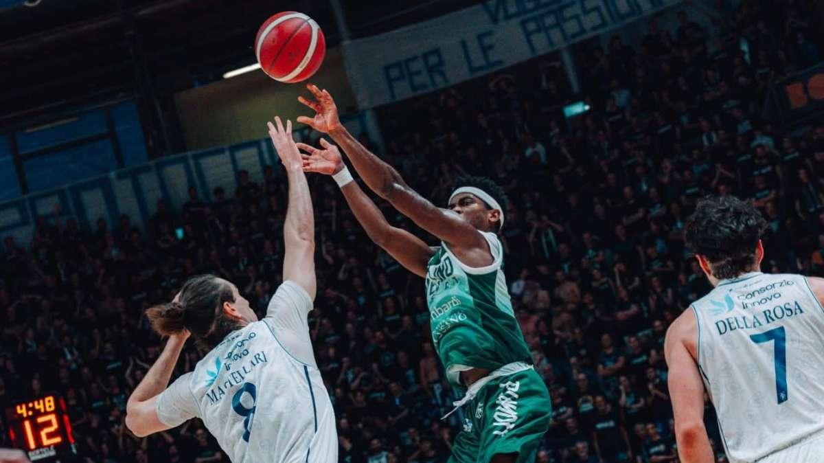 Playoff Serie A2, Avellino accorcia il divario con la Fortitudo e Mastellari esce tra le polemiche