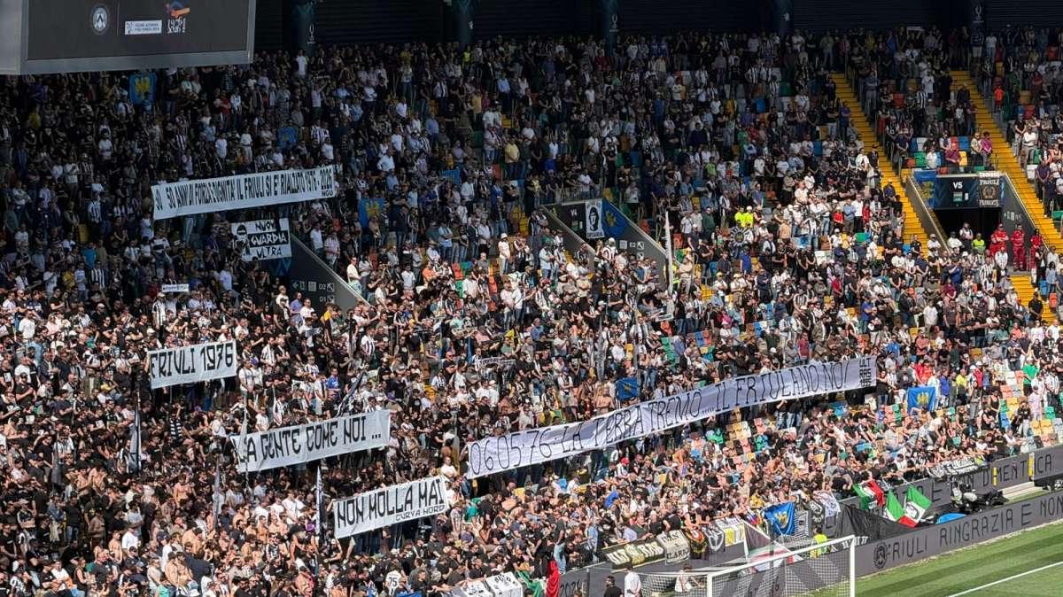 Udinese-Torino, la Curva espone striscioni per ricordare il terremoto: "06.05.76, la terra tremò, il friulano no!"