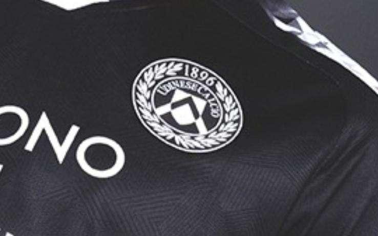 Udinese, ecco le foto della prima maglia: i dettagli e la gallery FOTO