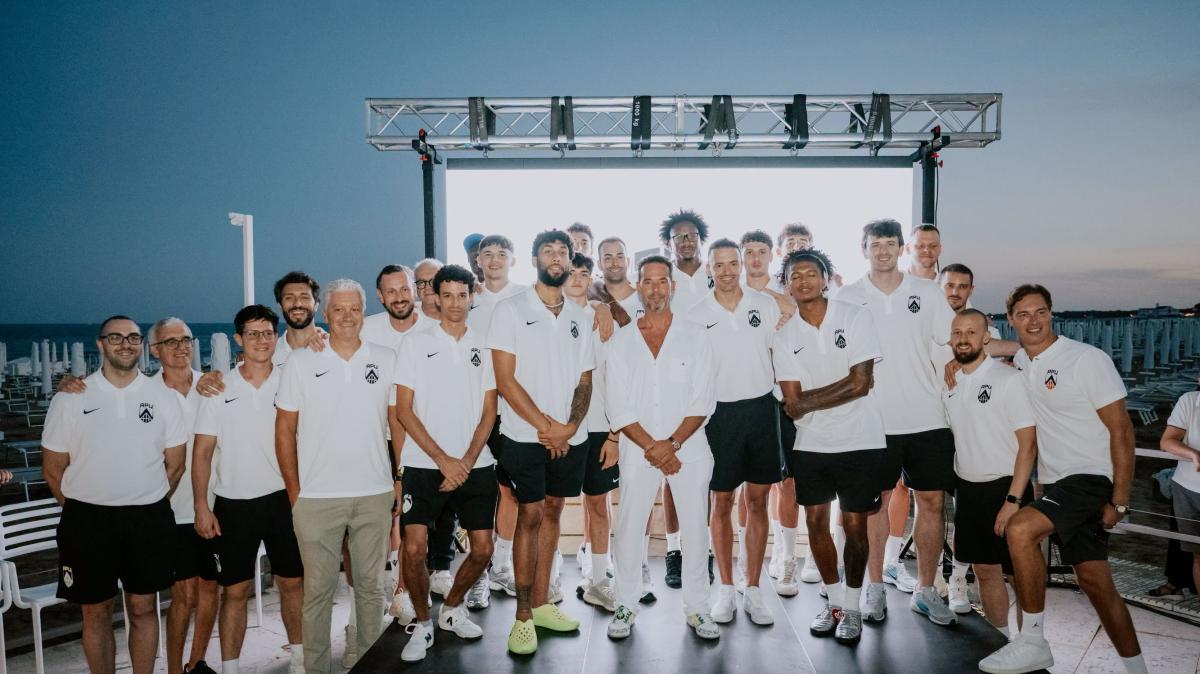 Un abbraccio enorme per la nuova APU Udine: a Lignano entusiasmo e affetto senza eguali per i bianconeri
