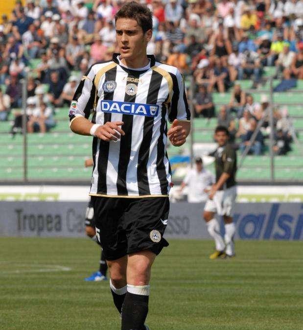Niente rientro all'Udinese per Angella: il difensore resterà al Watford per giocarsi la Premier