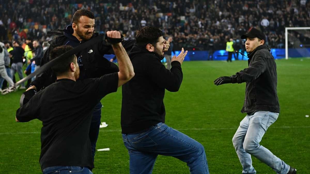 Perquisizioni in corso a carico degli ultras dopo i tafferugli allo stadio