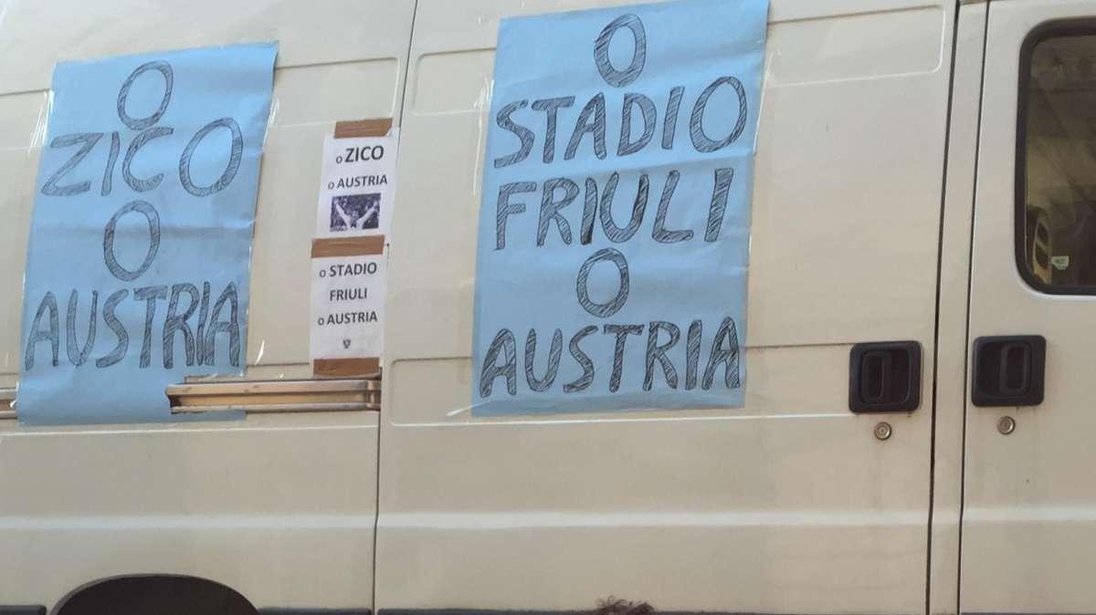 Parla il tifoso autore della protesta: "Protesta pacifica ma i vigili mi hanno messo le mani addosso. Non si può accettare la svendita dei nostri valori"