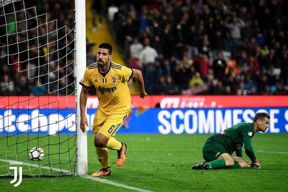 E il mediano Khedira si porta a casa il pallone... ma com'è possibile?