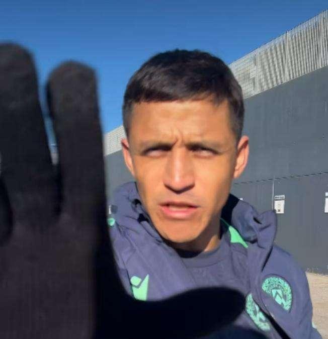 Sanchez scalda i cuori dei tifosi: "Ciao a tutti i tifosi dell'Udinese, vi voglio bene"