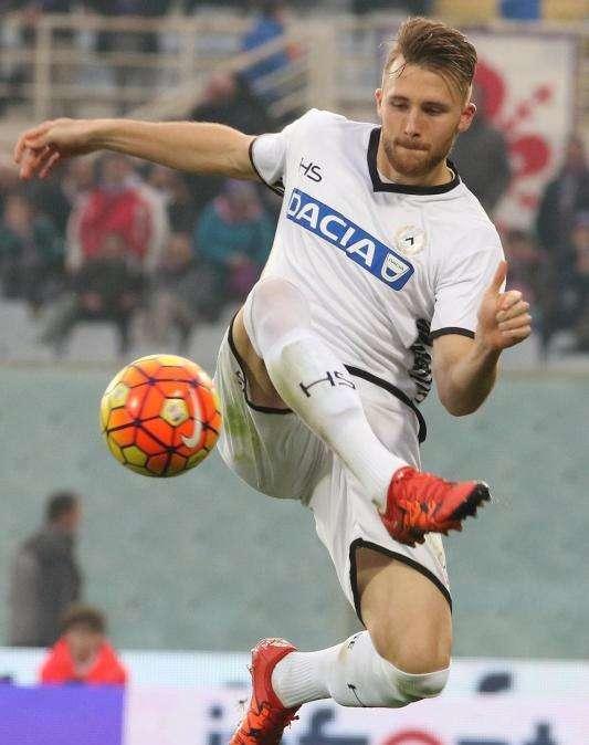Inter, è corsa a due tra Widmer e Mario Rui