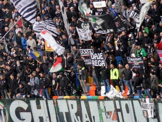 I biglietti costano troppo: protesta dei tifosi della Juve che ora disertano la trasferta