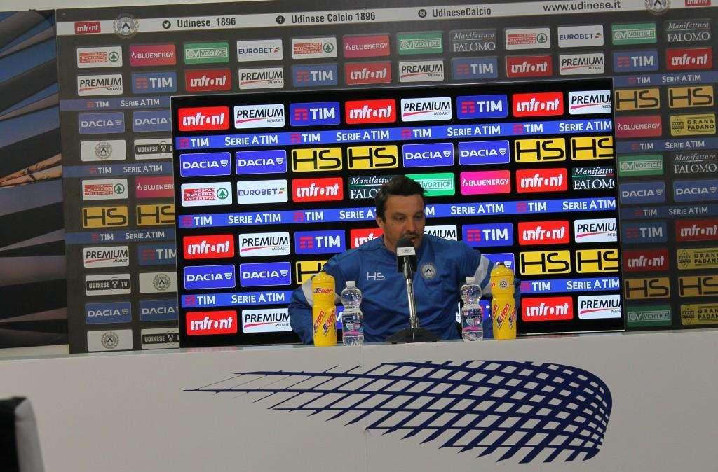 Conferenza stampa, Oddo: "Il Genoa ci assomiglia, dovremo quindi giocare con pazienza"