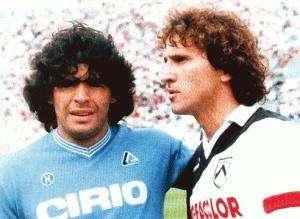 Mondo del calcio sotto shock: è morto Diego Armando Maradona 