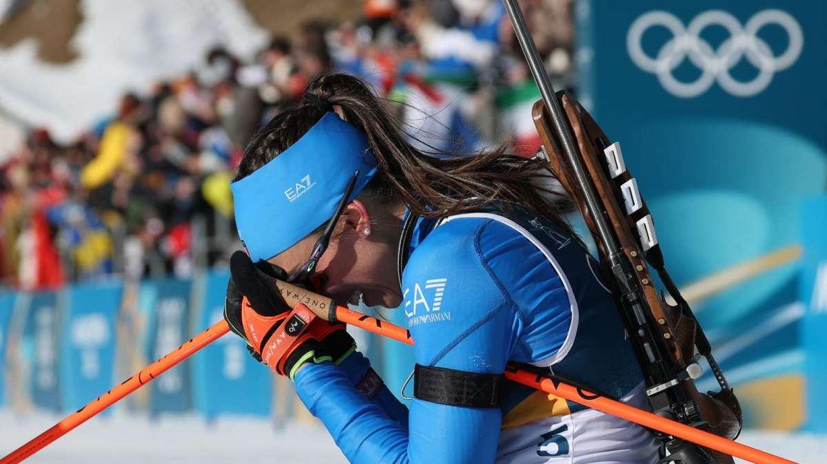 Olimpiadi, Lisa Vittozzi vince l'oro nell'inseguimento 10 km: è il primo oro olimpico per il biathlon