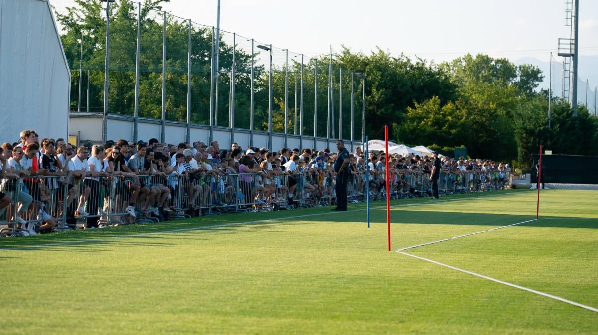 L’Udinese riabbraccia la sua gente. Il mercato divide, la passione no