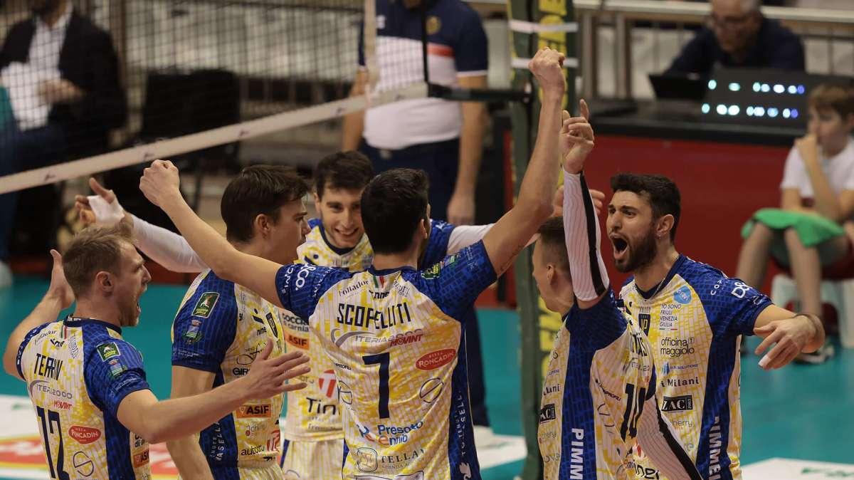 La Tinet Prata ritrova subito la vittoria: 3-0 a Castellana Grotte