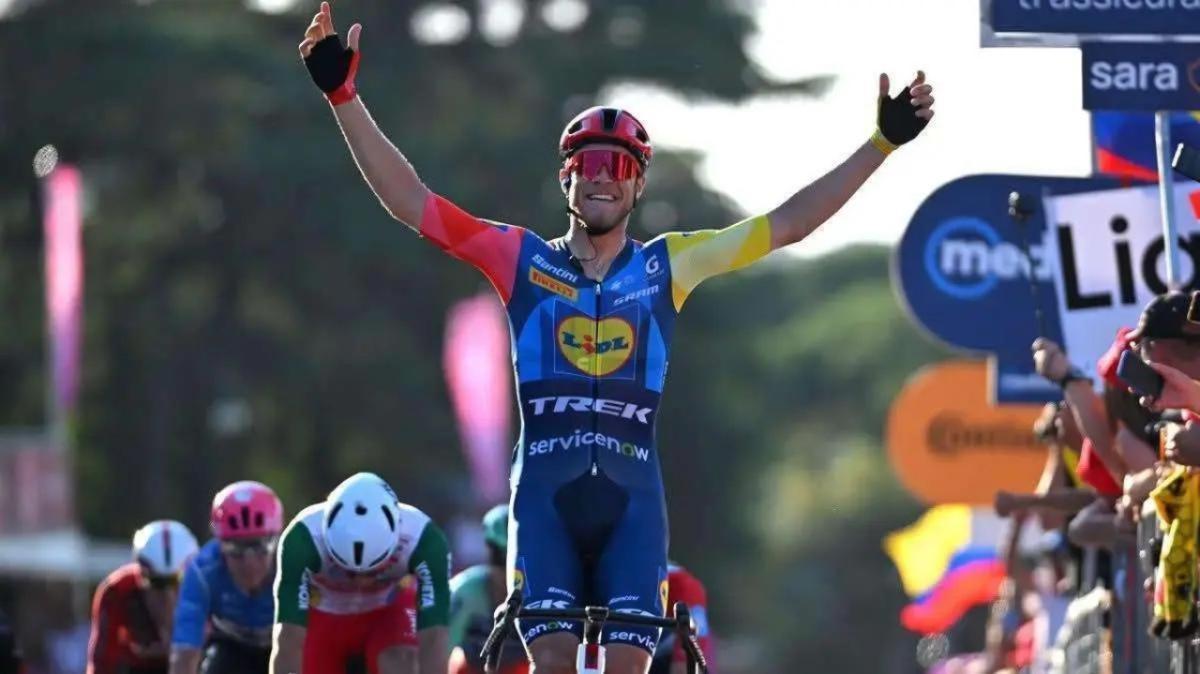Milan trionfa nella prima tappa del Giro di Polonia: il friulano vince in volata