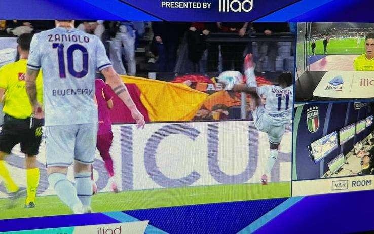 Roma-Udinese, rigore per i giallorossi per tocco di mano di Kamara: la moviola