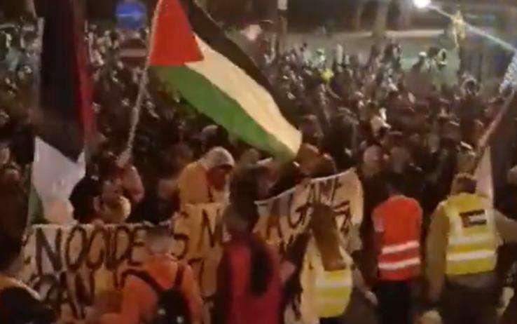 Italia-Israele a Udine, la Questura trattiene 15 manifestanti dopo gli scontri