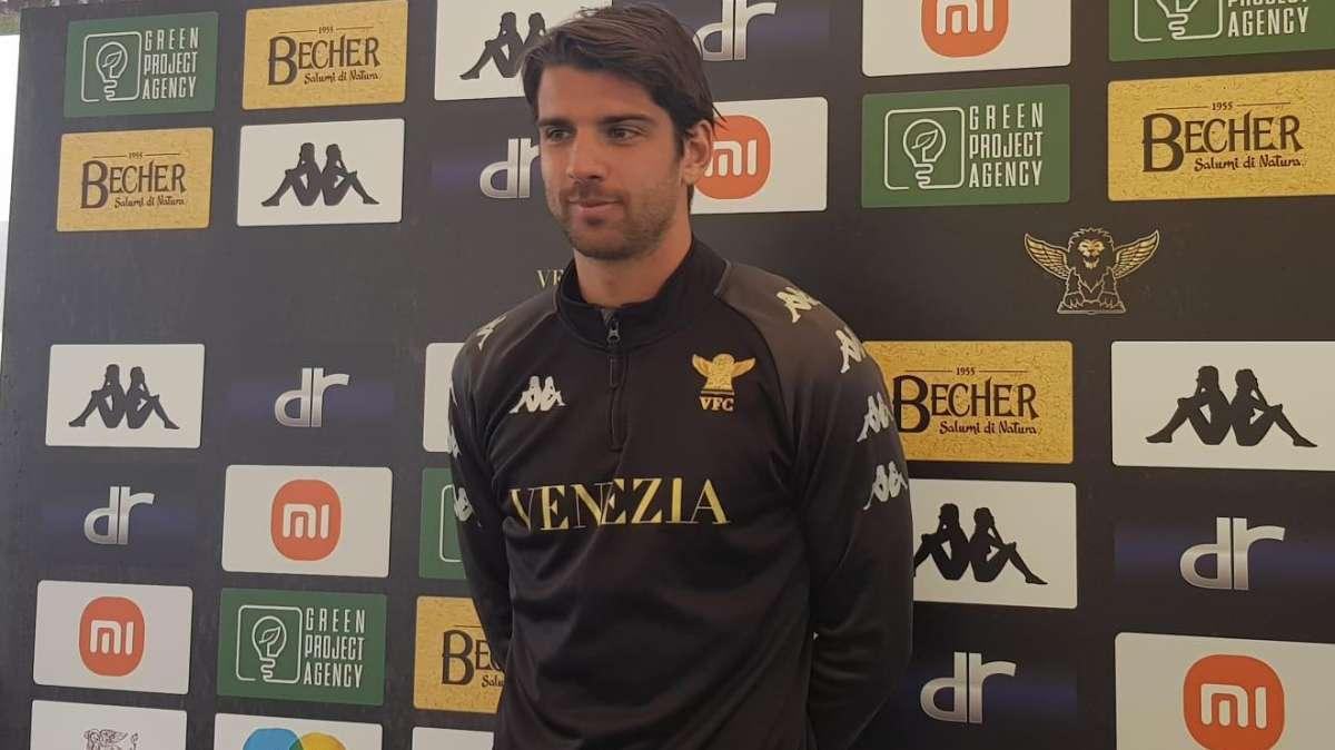 Il Lecce interessato a Ceccaroni per rinforzare la difesa in vista della Serie A