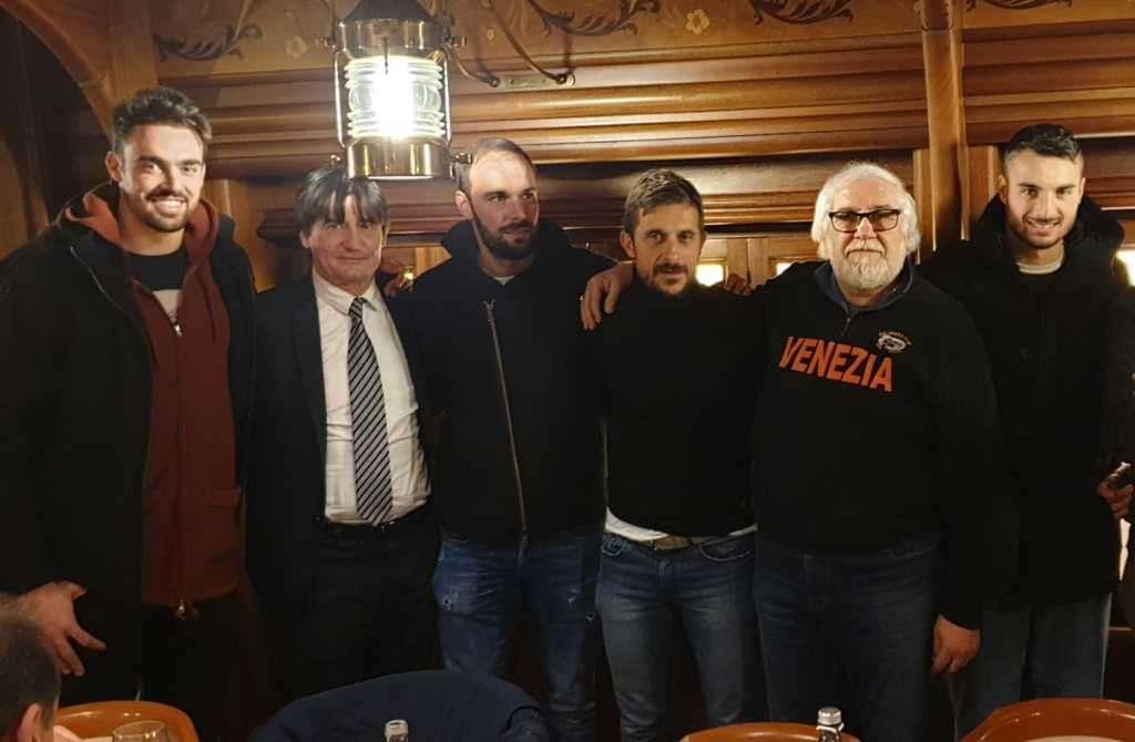 La festa prenatalizia del Calimero Club Arancioneroverde 