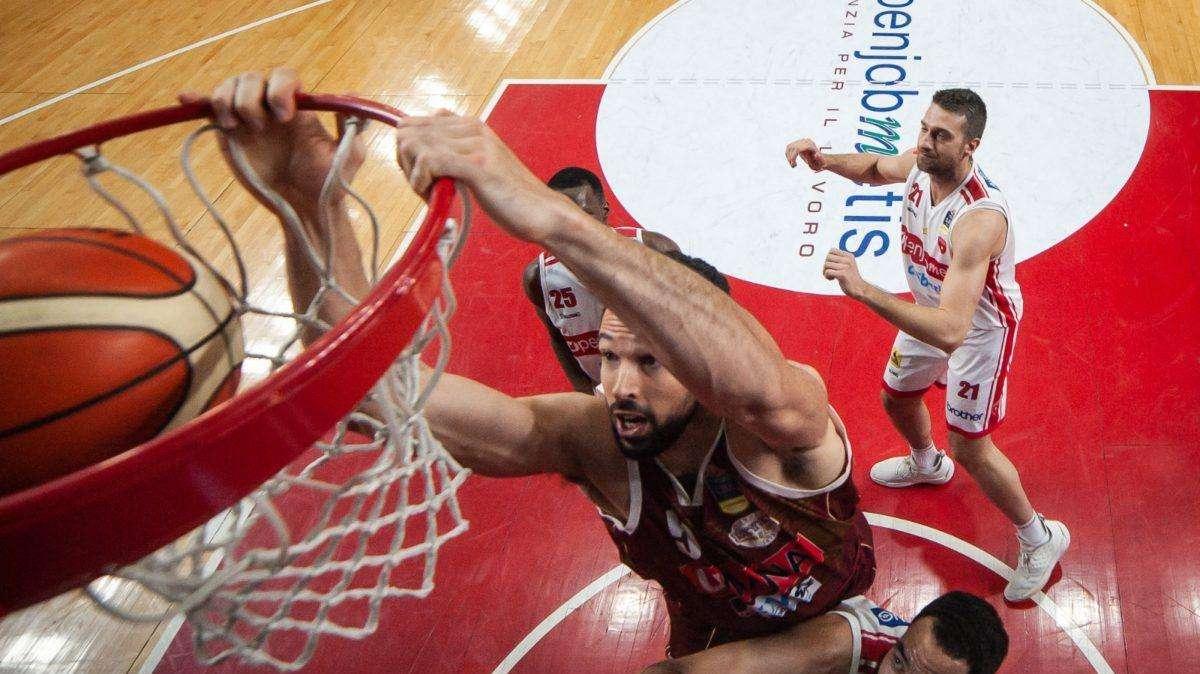 Coronavirus, rimandata l'intera giornata dei campionati di basket