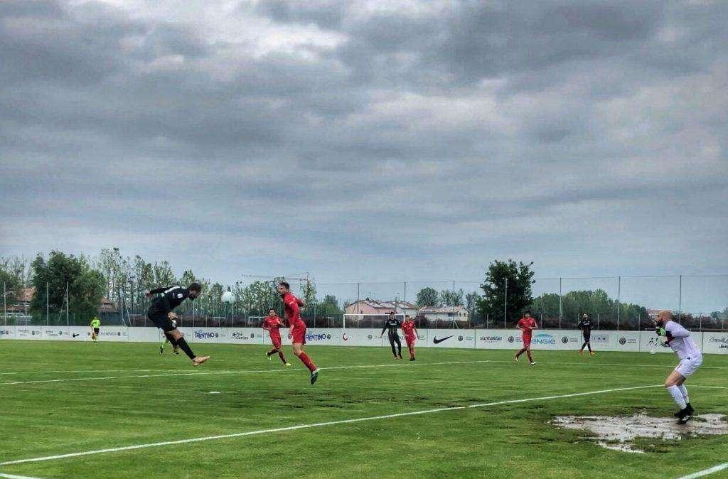In amichevole la Triestina batte il Venezia sotto il diluvio, ancora in gol Zigoni
