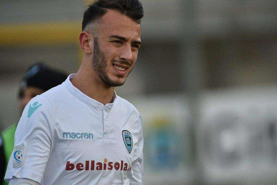 Senesi: "Sono un esterno offensivo, ma mi adatterò alle richieste del mister"