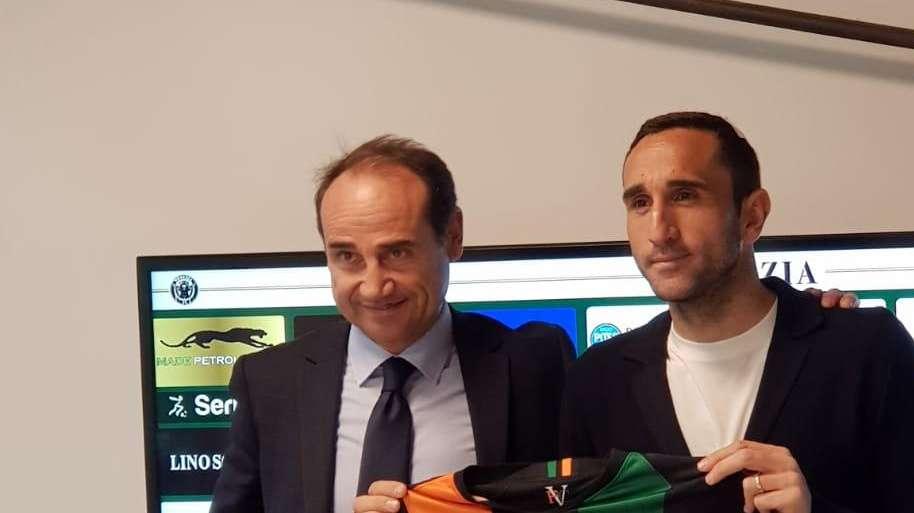 Molinaro, presentazione: "Porto esperienza in un gruppo molto coeso. Dionisi ha fatto un grandissimo lavoro"