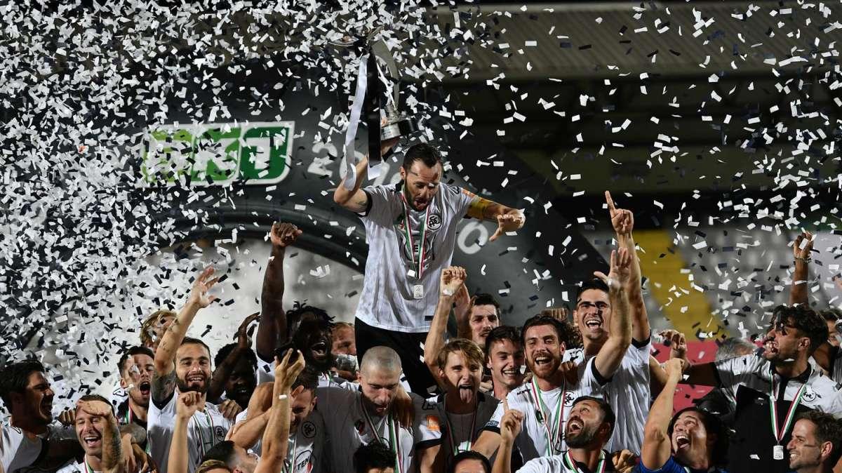 Il Frosinone vince al ritorno ma non basta, lo Spezia vola in A