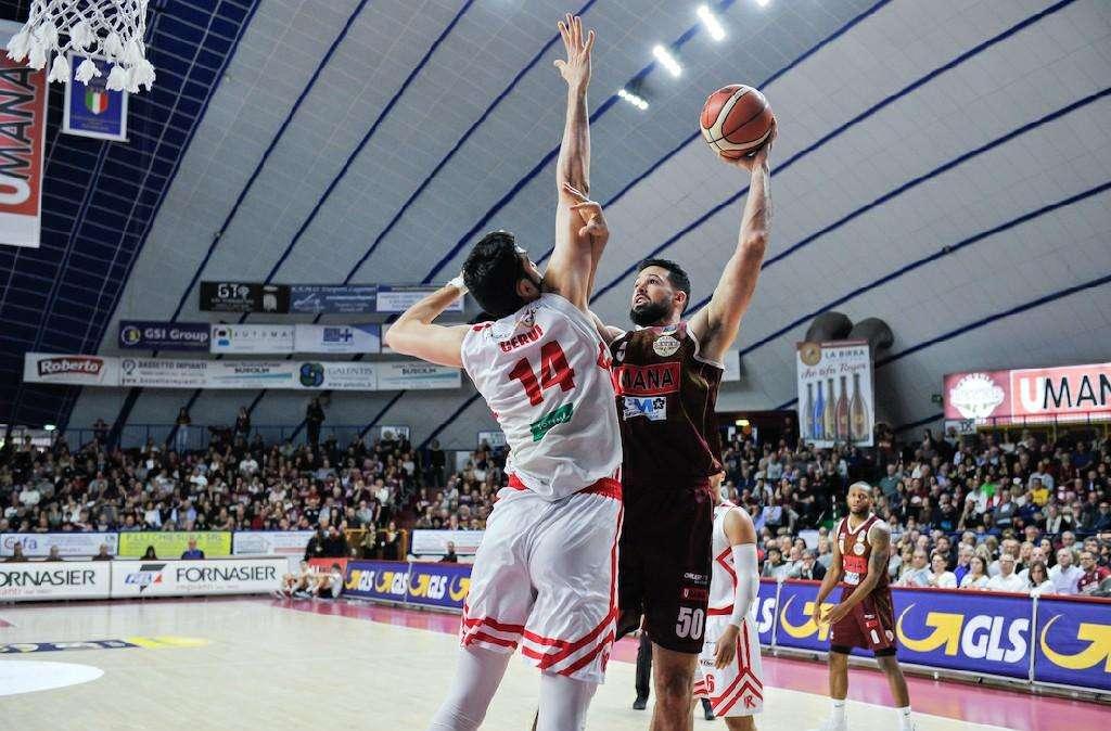 La Reyer torna ai due punti, Reggio Emilia cade per 76-71