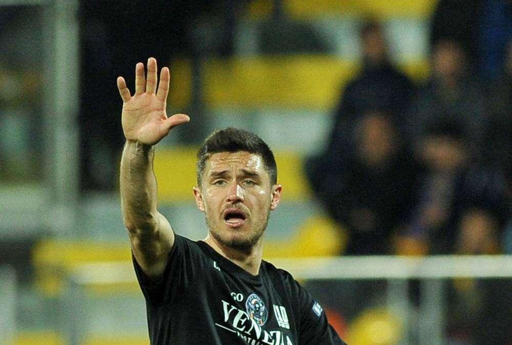 Bruscagin può ripartire dalla B, il Catanzaro sulle tracce del terzino ex Venezia