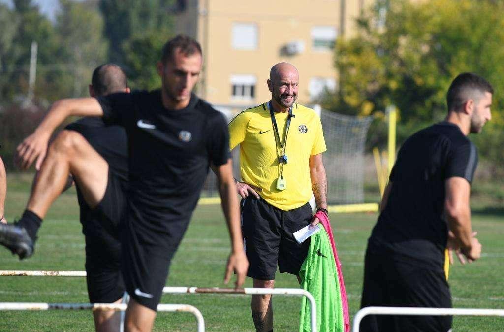Zenga, conferenza: "Tacopina preoccupato come tutti noi, se dovesse mandarmi via non ci sarebbero problemi. Domani out in tre, voglio coraggio"
