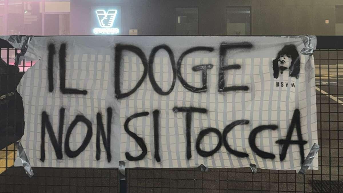 Venezia, arriva il primo striscione per Pohjanpalo: "Il Doge non si tocca"