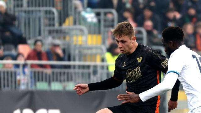 Venezia, il Bologna cerca un play: oltre a Nicolussi Caviglia piace anche Asllani