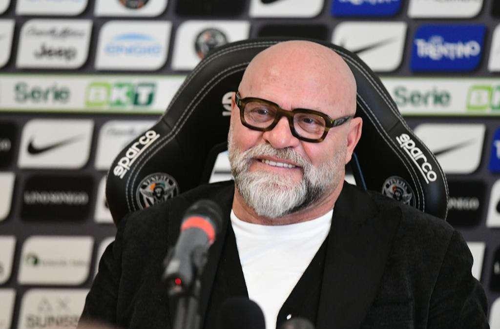 Cosmi, conferenza: "Stesse bene Zigoni sarebbe imprescindibile. Io in disparte? Non stavo bene e non muoio per chi ci costringe a giocare una partita che non ci doveva essere"