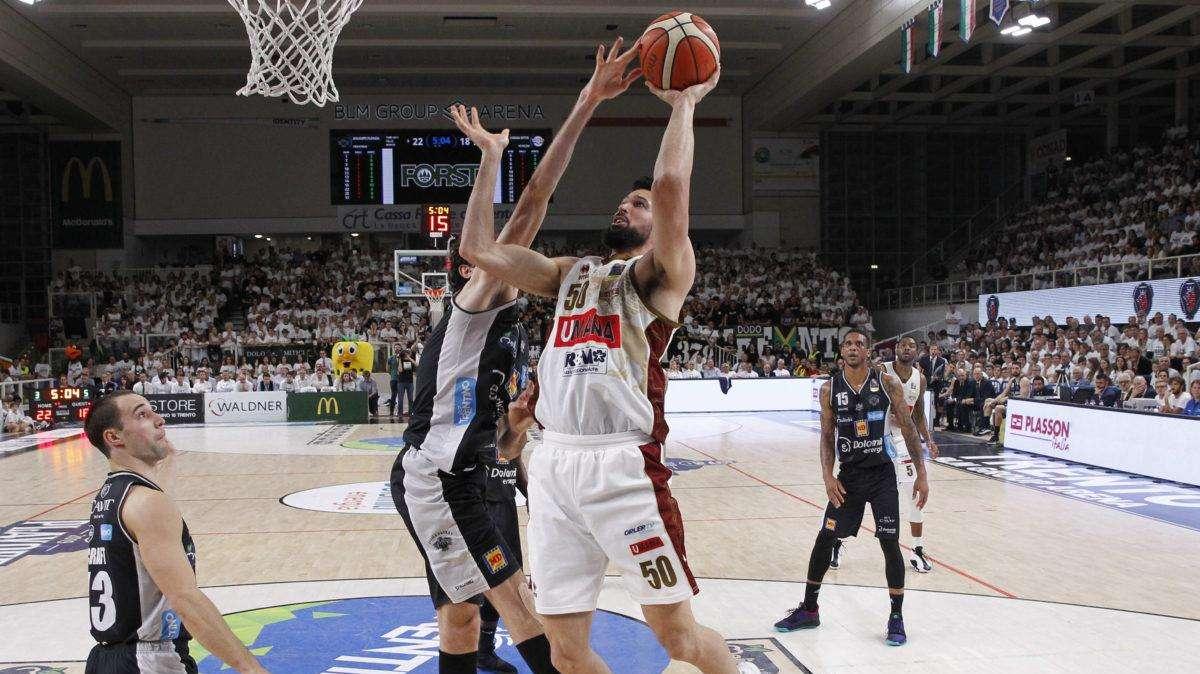 La Reyer manca il primo match point, gara 3 è di Trento per 72-59