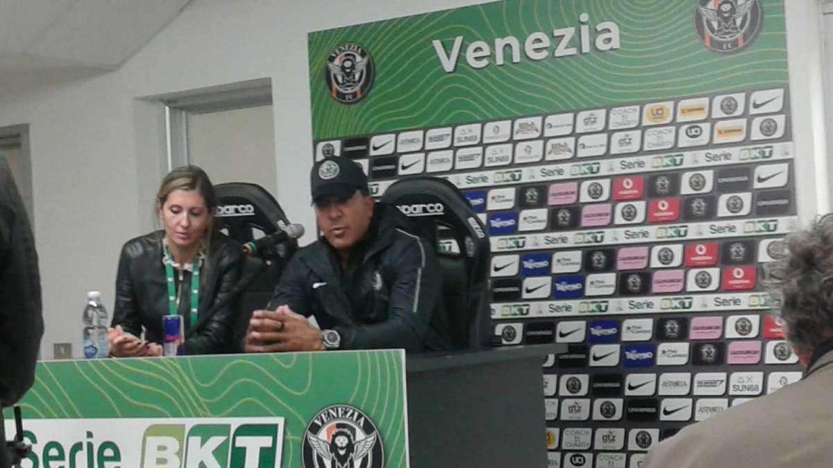 Il logo "Stevanato" sui calzettoni, Tacopina: "Sono sempre più importanti i brand che vogliono collaborare con noi"