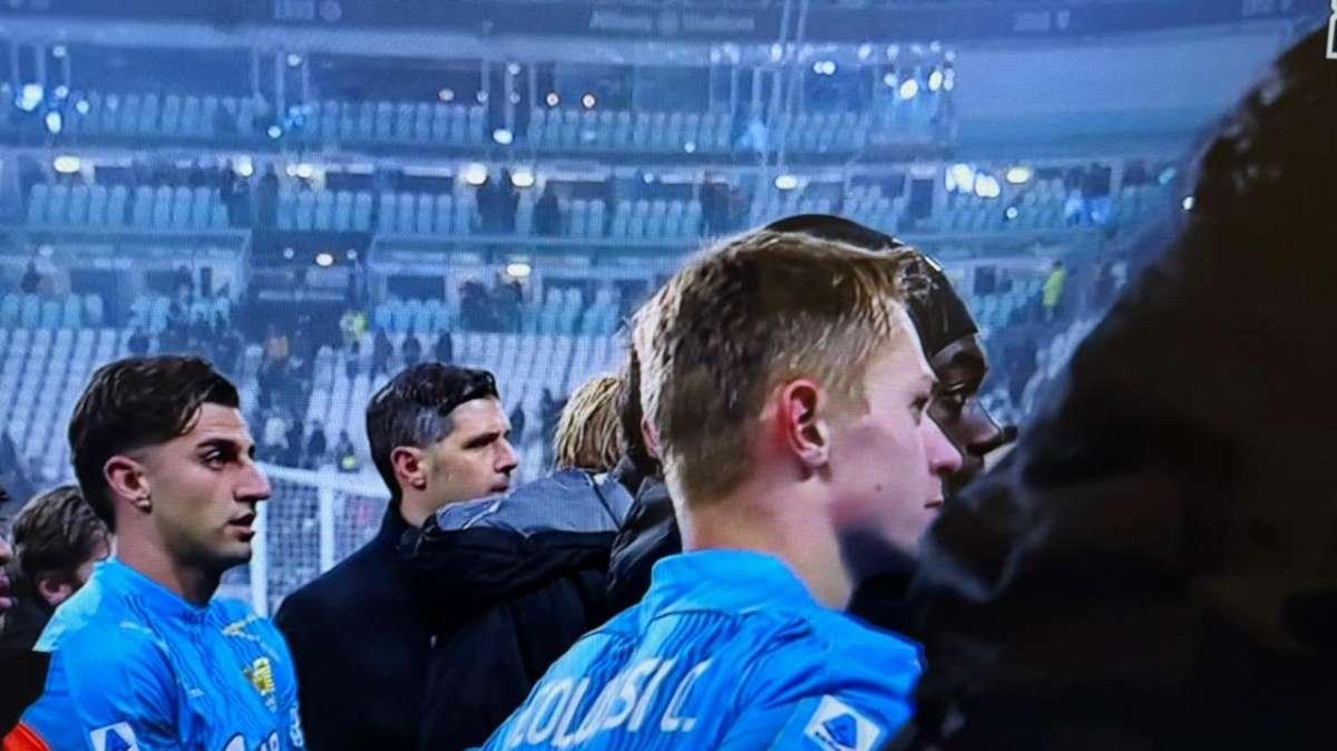 Venezia a rapporto dal settore ospiti dopo il pareggio con la Juventus
