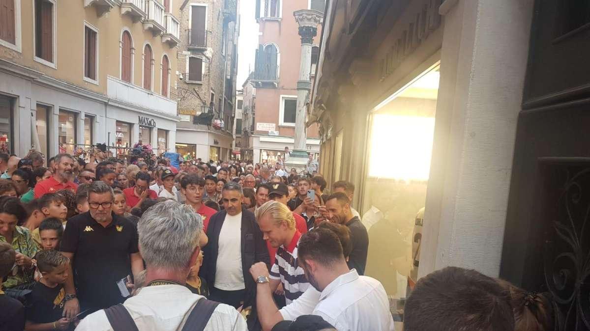 Venezia, Joel Pohjanpalo incontra i tifosi e firma il rinnovo!