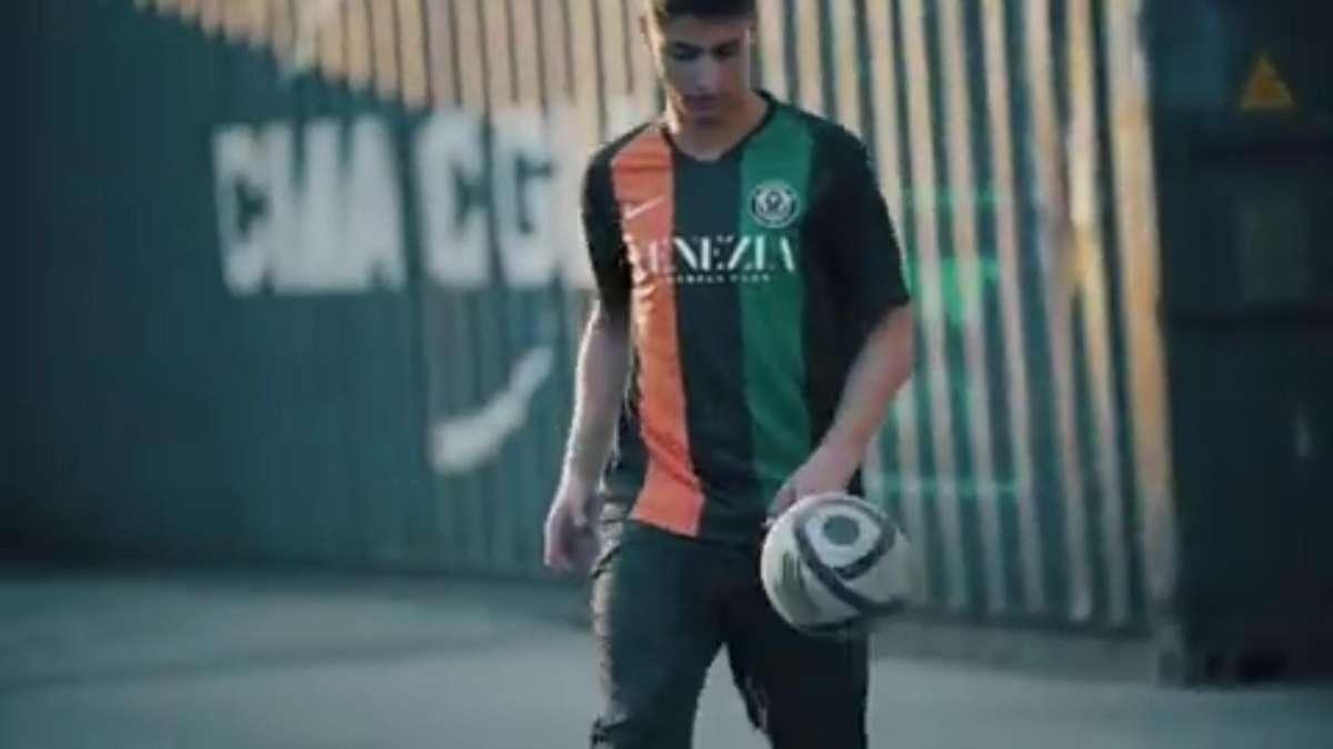 Presentata anche la nuova divisa del Venezia, sarà sfoggiata in Serie B