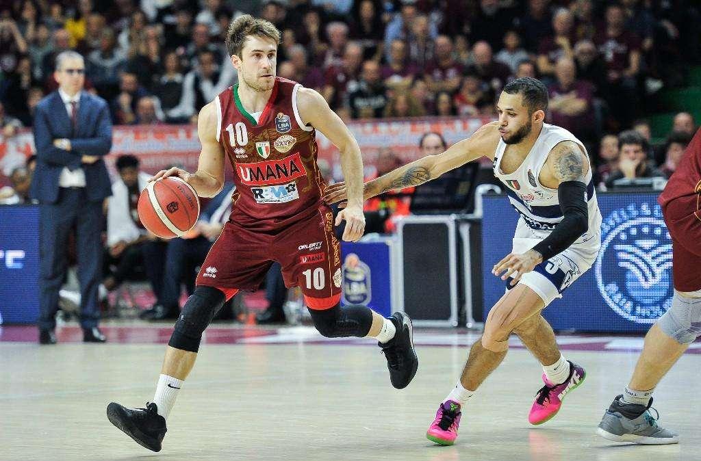  Reyer e Treviso, camerireri solidali prima del derby
