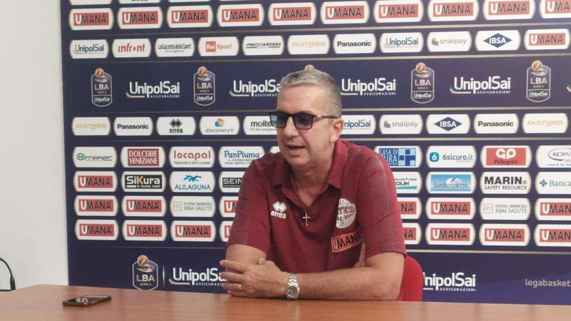 De Raffaele: " Abbiamo giocato con il giusto atteggiamento per 20 minuti anziché 40."