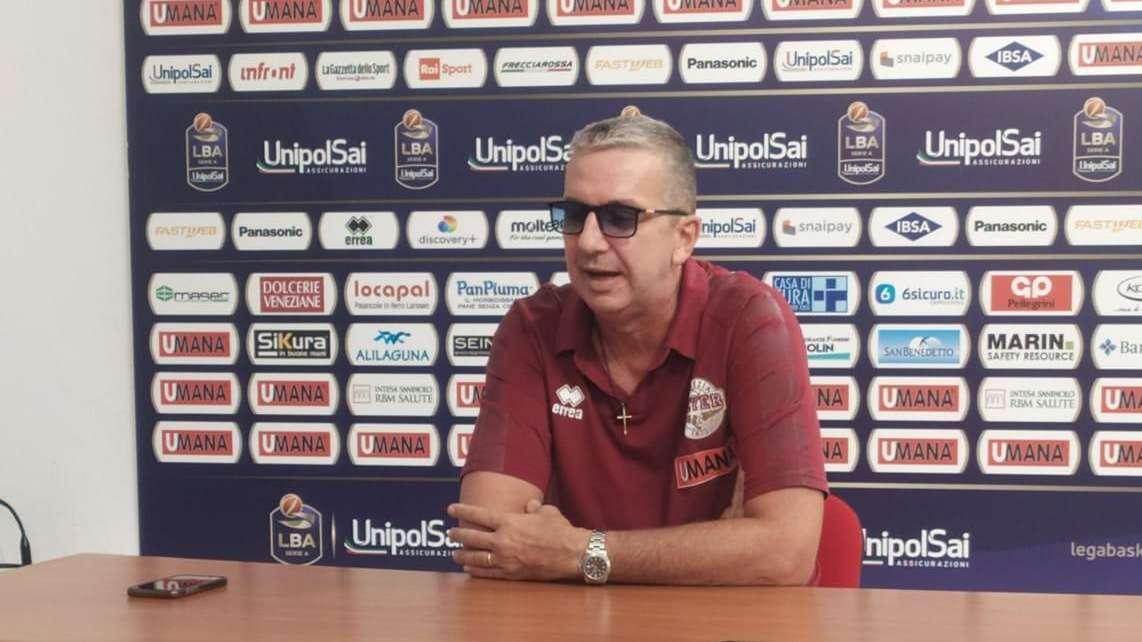 De Raffaele: " Affrontiamo Sassari, mi aspetto una partita dura contro una squadra di qualità"