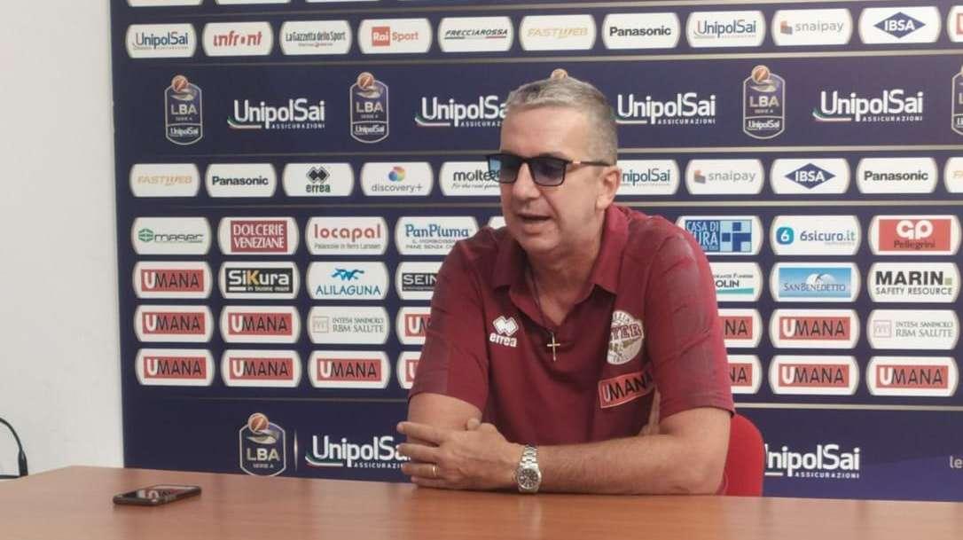 De Raffaele: "In questo momento dobbiamo sacrificarci e lavorare"