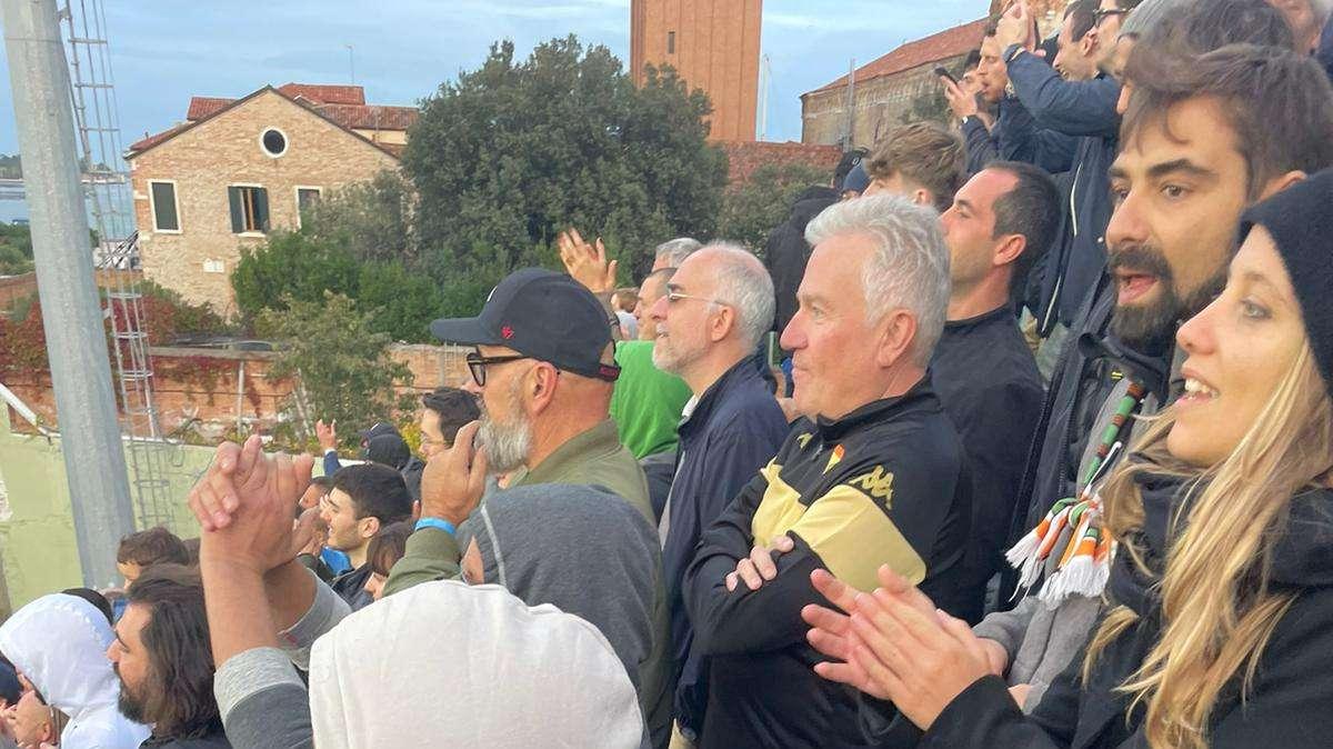 Venezia, il presidente Niederauer in Curva Sud contro il Pisa