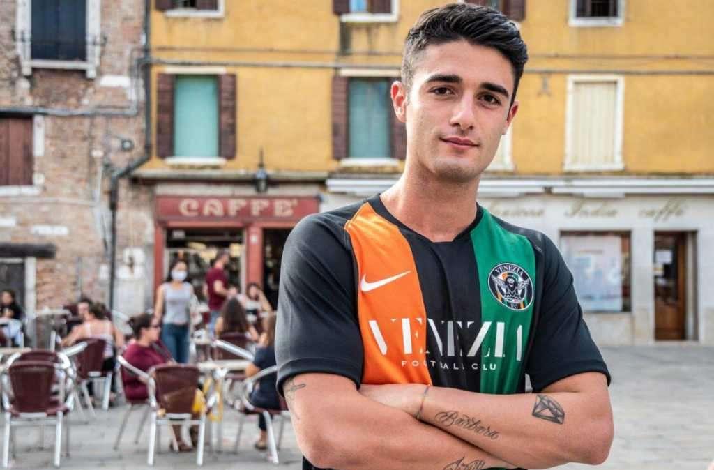 Presentato Ferrarini: "Sono terzino di spinta, siamo giovani ma già esperti"