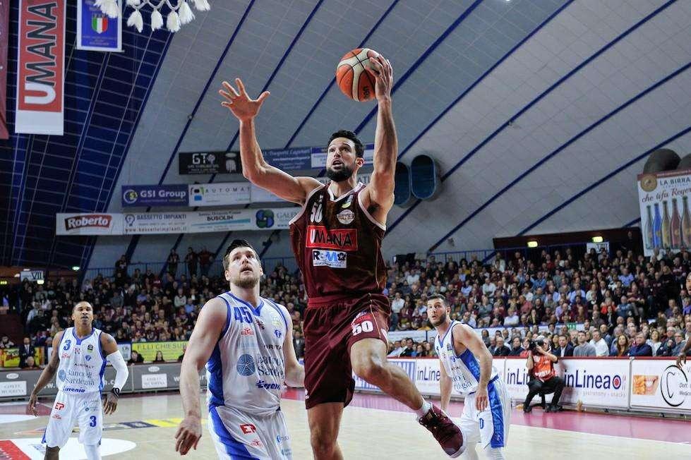 La Reyer si riscuote, Sassari è battuta 98-90