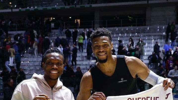 Reyer, sorpresa pre Pistoia: scambio di divise tra Okereke e Brooks